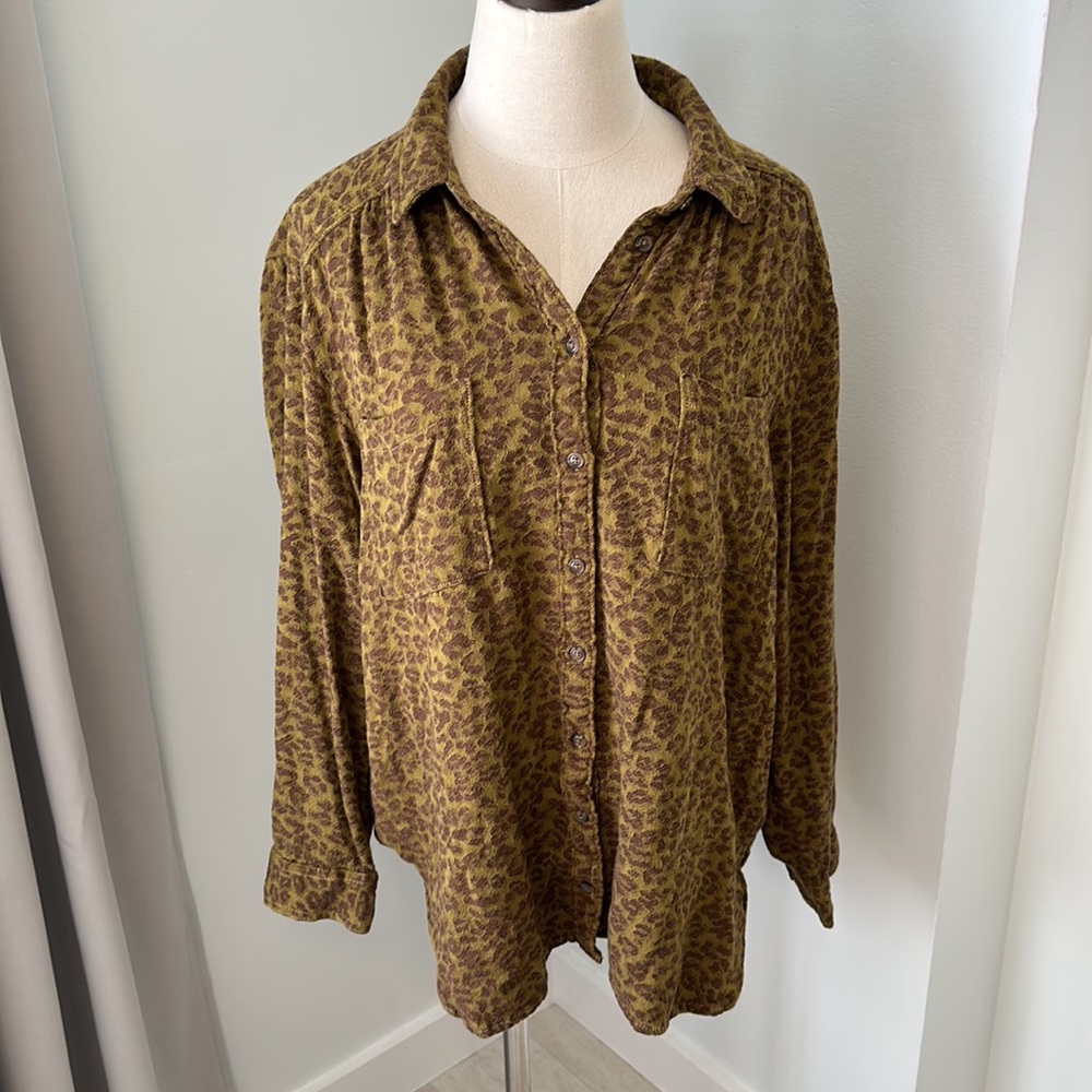 Pilcro from anthropology top size xl in a beautiful animal print